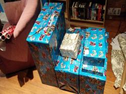 為了讓妹妹過個難忘的十歲生日，這兩個哥哥居然準備了這批禮物…簡直太貼心了！