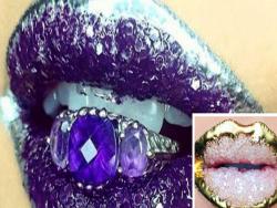 化妝師發明了超閃亮的「水晶嘴唇」瞬間網友們都瘋狂了！