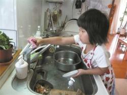 這位日本小女孩 5歲被迫 獨立生活，還要照顧爸爸！背後原因 讓人心疼...